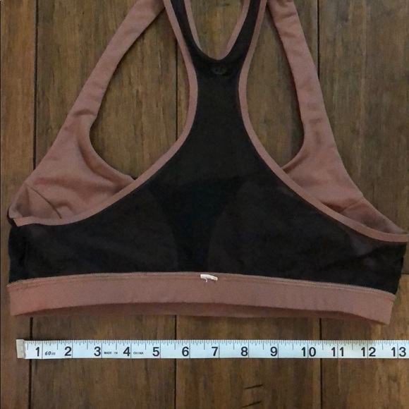 Lulu Lemon Sports Bra with detailing 🎀 RARE - Picture 6 of 6